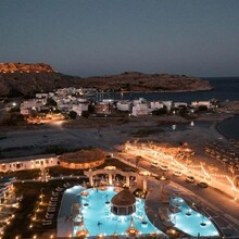 Alia Luxury Suites 4★ Rhodos 2026 - Alia Luxury Suites 4★ Charaki Rhodos – piscină noaptea