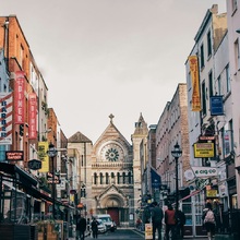 Circuit Irlanda 2026 – Dublin, Belfast și Cliffs of Moher - Strada Anne din Dublin – atmosfera vibrantă a capitalei Irlandei