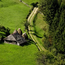 Drumeție în Parcul Național Piatra Craiului - Drumetie montana satul Magura din Piatra Craiului