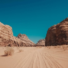 Iordania de Sf. Andrei și 1 Decembrie – Petra, Wadi Rum și Marea Moartă - Wadi Rum – peisajele spectaculoase ale deșertului iordanian