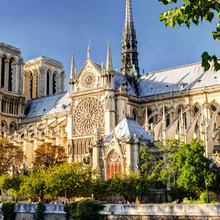 Vacanță Chic la Paris – Circuit cu farmec franțuzesc - Intram in atmosfera tipica acestui oras admirand, printre altele: celebra catedrala Notre Dame–considerata a fi cel mai bun exemplu de arhitectura gotica franceza