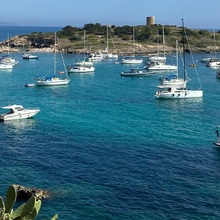 Mallorca: plaje superbe, resorturi variate și vacanțe pentru toate stilurile - Golf cu apă turcoaz și iahturi în Mallorca