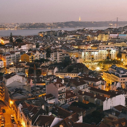 Revelion 2026 – Oferte Exclusive din Cluj-Napoca: Paris, Lisabona, Tunisia & Coasta de Azur