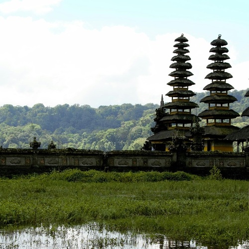 Circuit Java – Bali – Singapore: Cultură, Tradiții și Paradis Exotic
